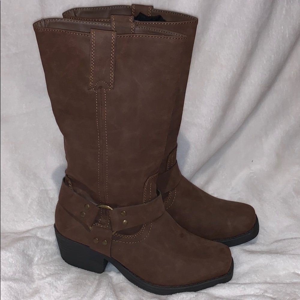 Wide calf boots size 8